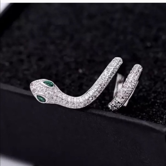 5 ⭐️ Swarovski Elements Ear Crawler - RIGHT EAR - Picture 7 of 7